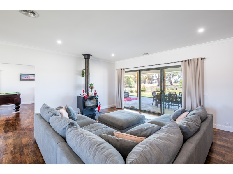 8 PARKLAND DRIVE, Tallygaroopna VIC 3634