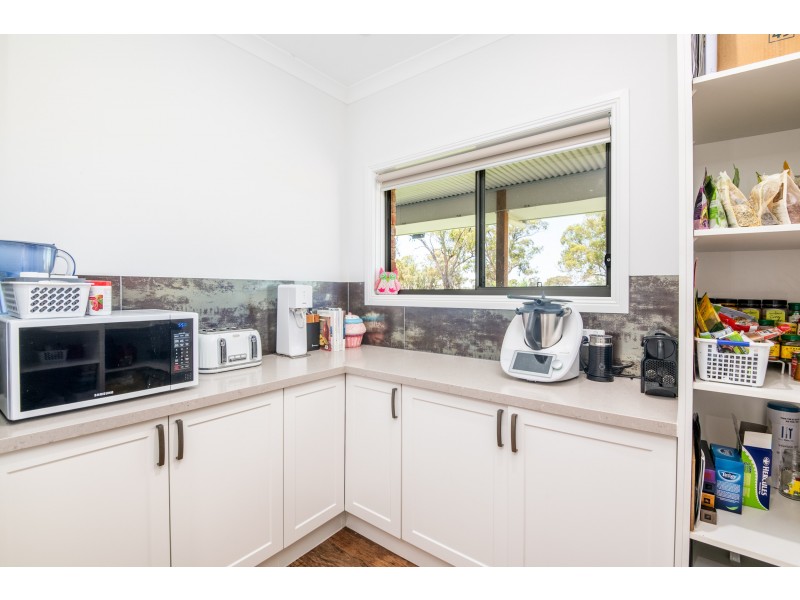 8 PARKLAND DRIVE, Tallygaroopna VIC 3634