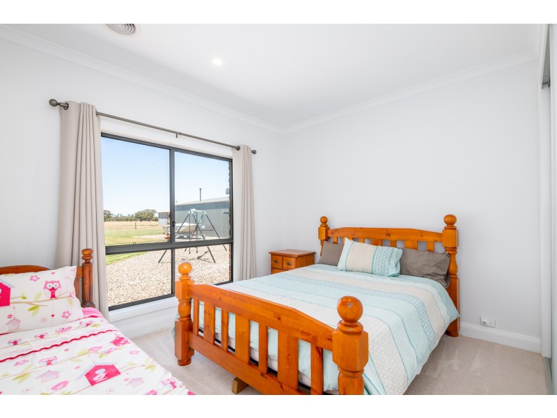 8 PARKLAND DRIVE, Tallygaroopna VIC 3634