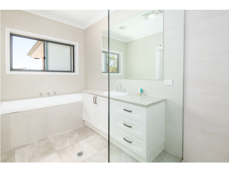 8 PARKLAND DRIVE, Tallygaroopna VIC 3634