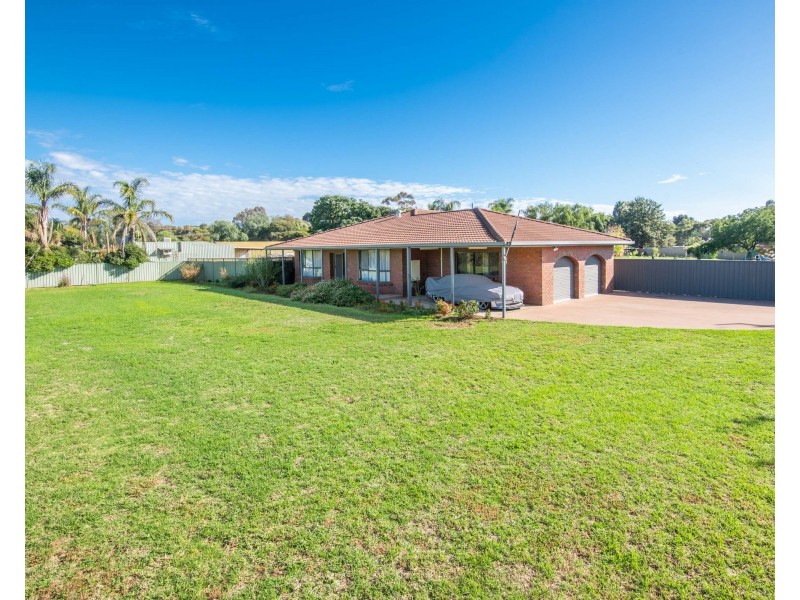 1 Cuthbert Court, Grahamvale VIC 3631