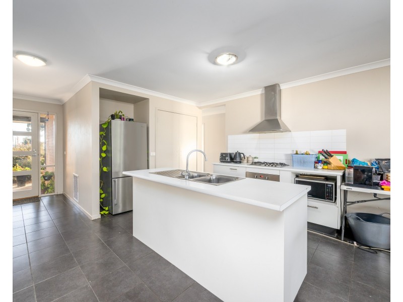 17 Warrumbungle Drive, Shepparton VIC 3630