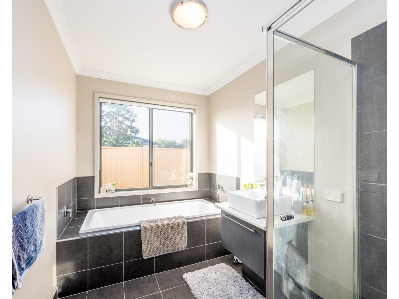 17 Warrumbungle Drive, Shepparton VIC 3630