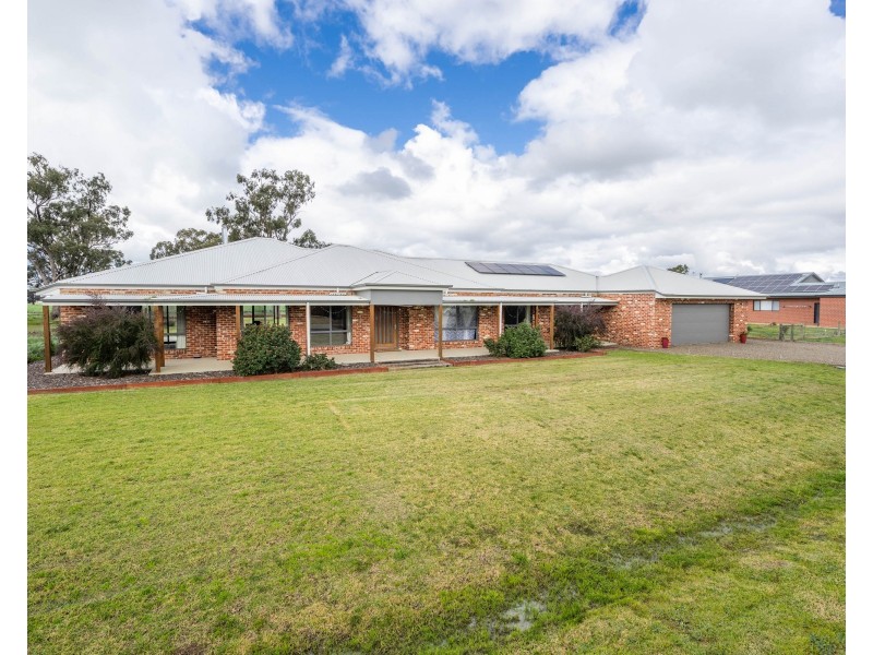 8 PARKLAND DRIVE, Tallygaroopna VIC 3634