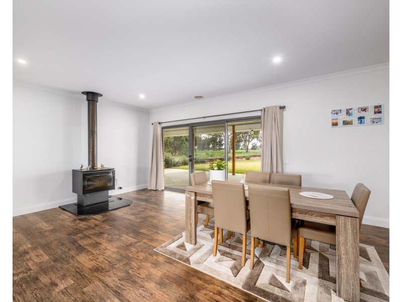 8 PARKLAND DRIVE, Tallygaroopna VIC 3634