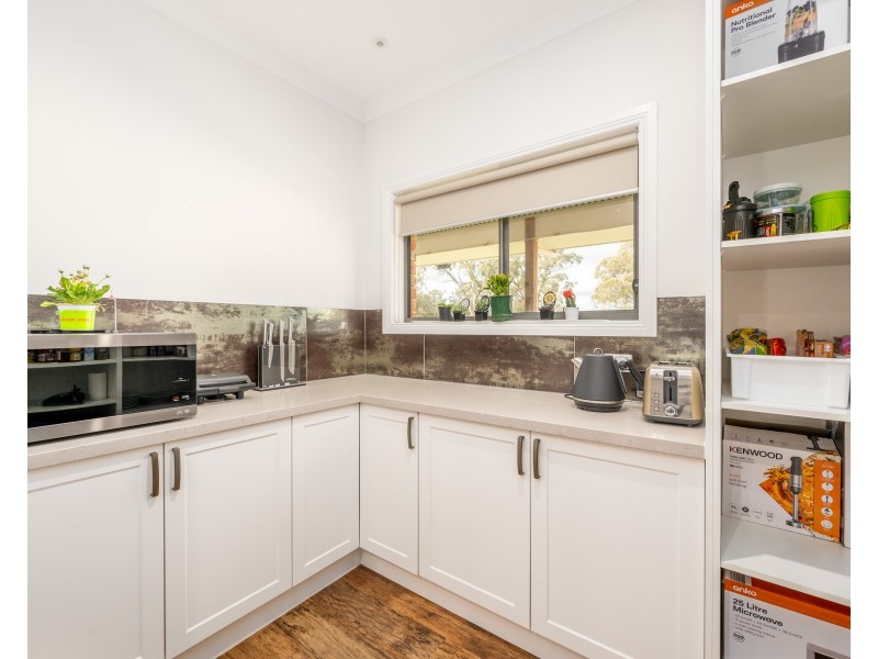 8 PARKLAND DRIVE, Tallygaroopna VIC 3634