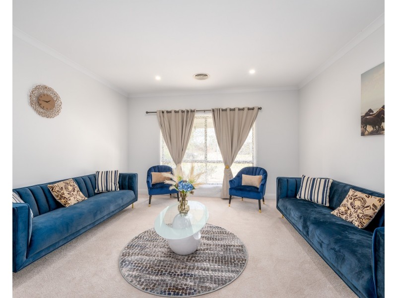 8 PARKLAND DRIVE, Tallygaroopna VIC 3634