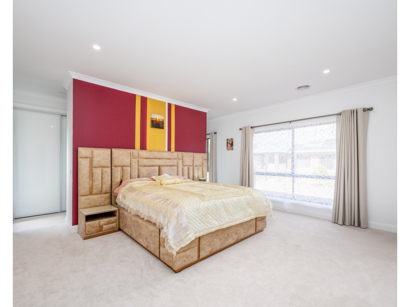 8 PARKLAND DRIVE, Tallygaroopna VIC 3634