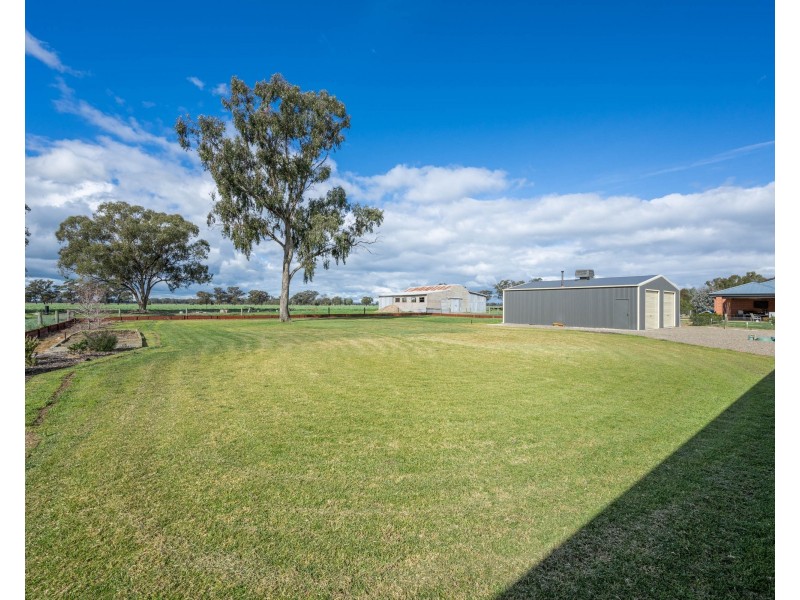 8 PARKLAND DRIVE, Tallygaroopna VIC 3634