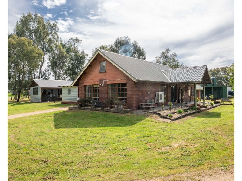 6 Cemetery Road, Cobram East VIC 3644