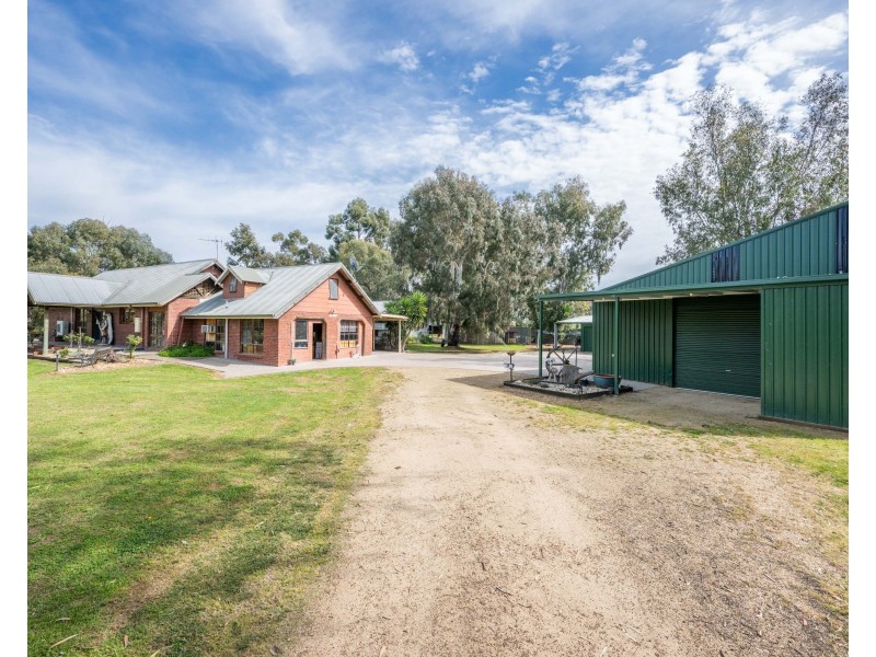 6 Cemetery Road, Cobram East VIC 3644