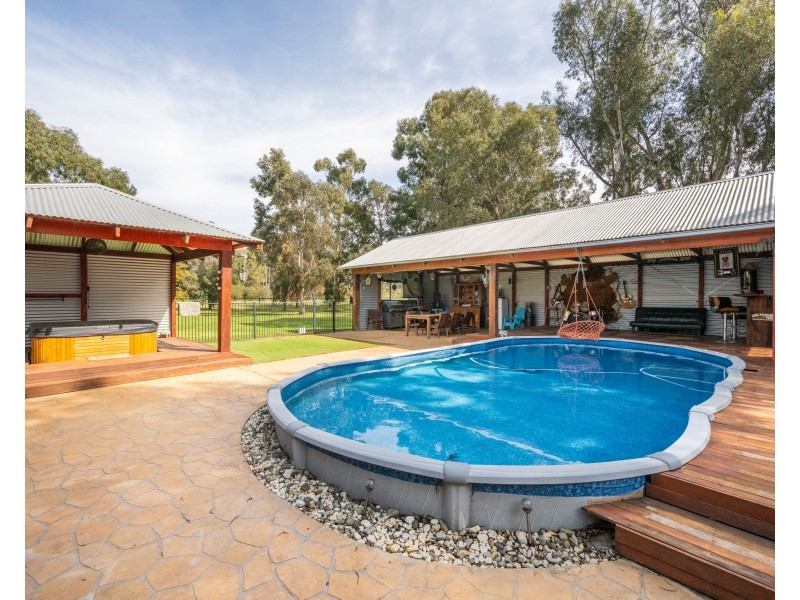 6 Cemetery Road, Cobram East VIC 3644