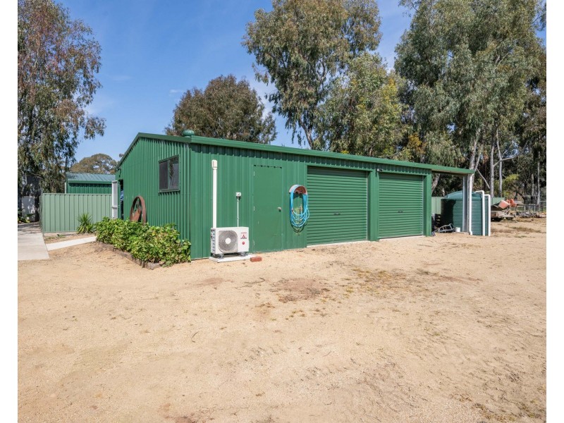 6 Cemetery Road, Cobram East VIC 3644