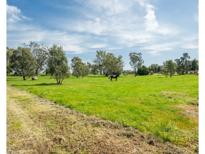 6 Cemetery Road, Cobram East VIC 3644