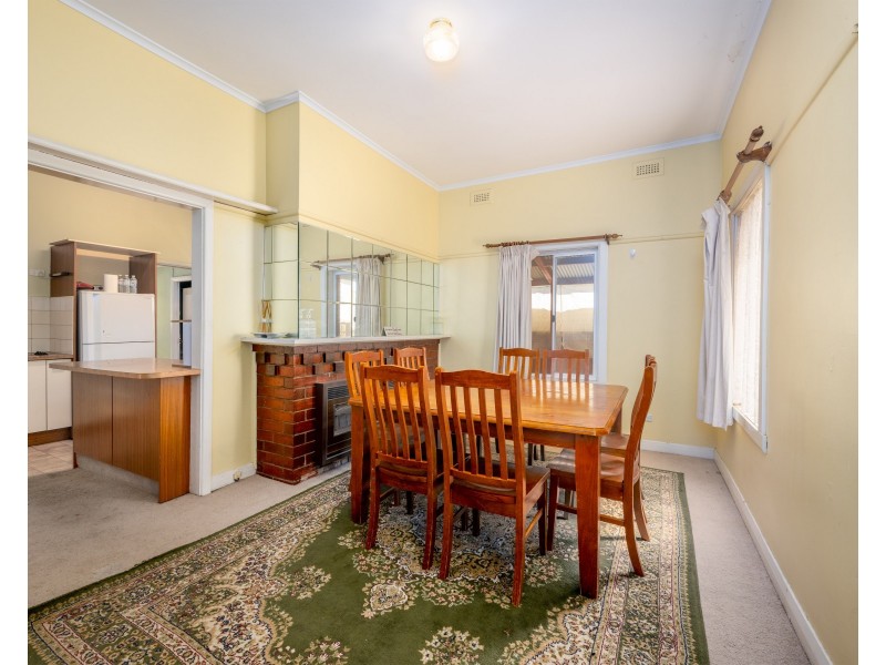 8 WARANGA STREET, Shepparton VIC 3630