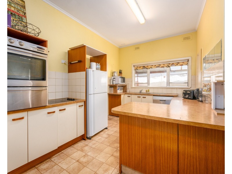 8 WARANGA STREET, Shepparton VIC 3630