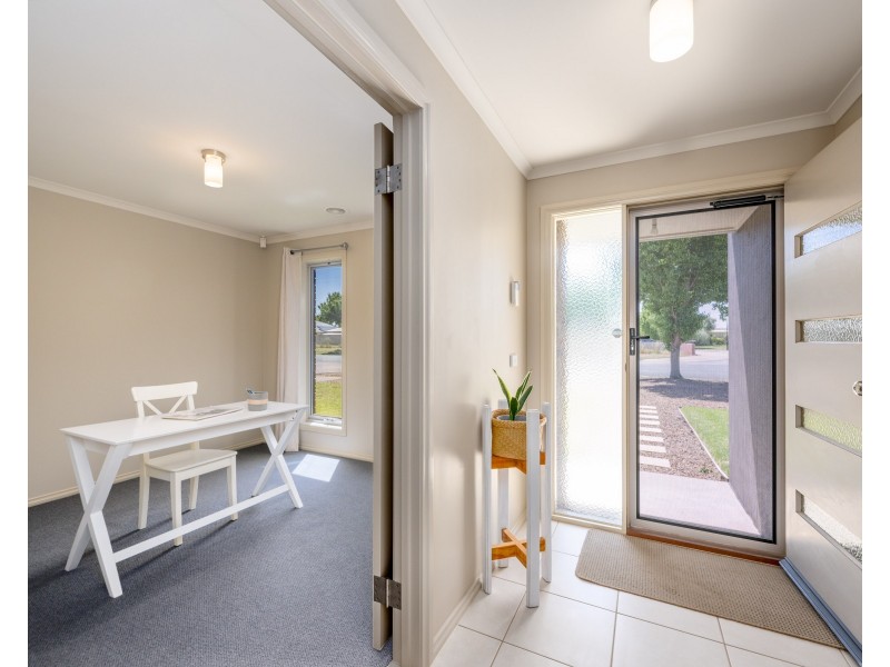 82 Poplar Avenue, Shepparton VIC 3630
