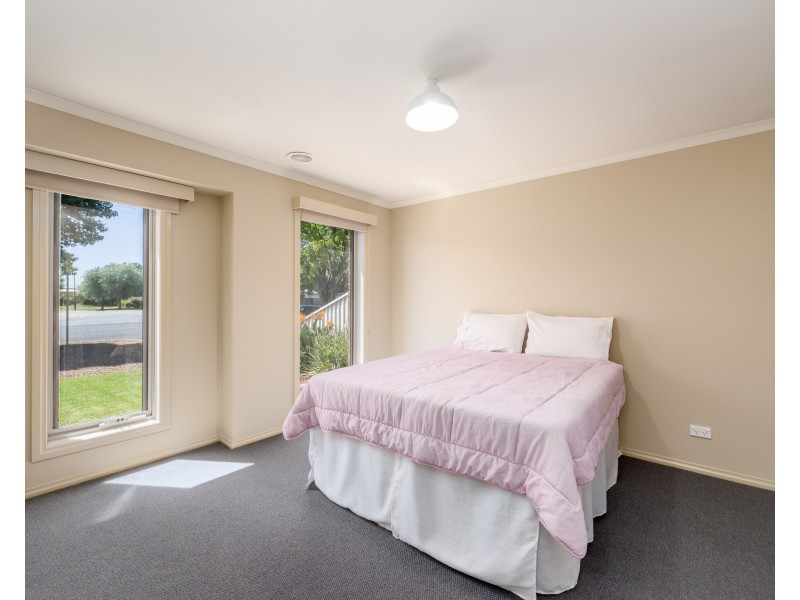 82 Poplar Avenue, Shepparton VIC 3630