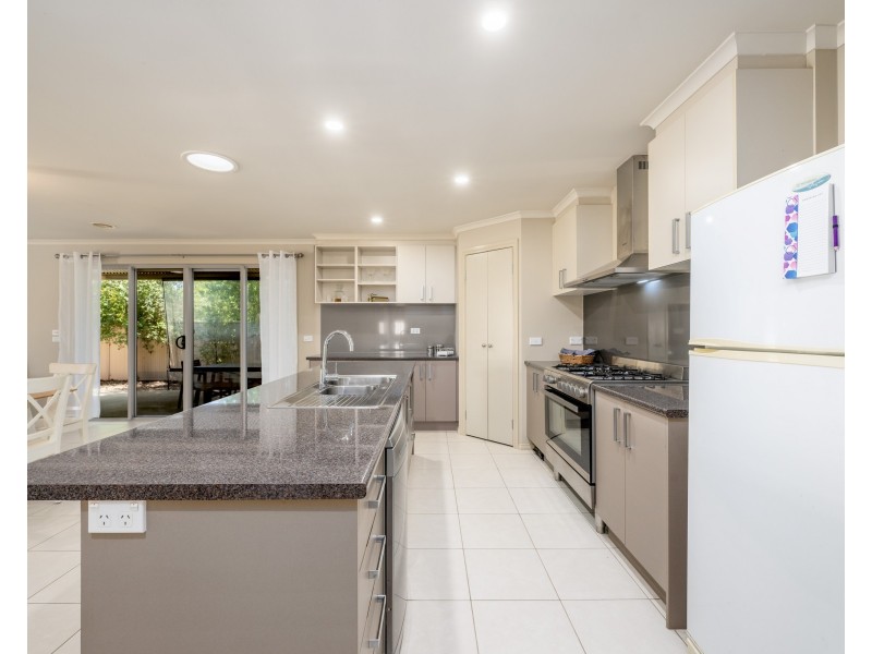 82 Poplar Avenue, Shepparton VIC 3630