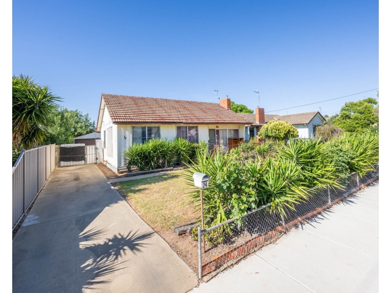 24 Cameron Avenue, Shepparton VIC 3630