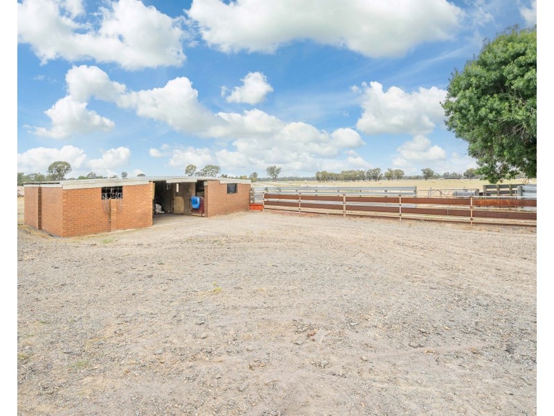 130 River Road, Kialla VIC 3631