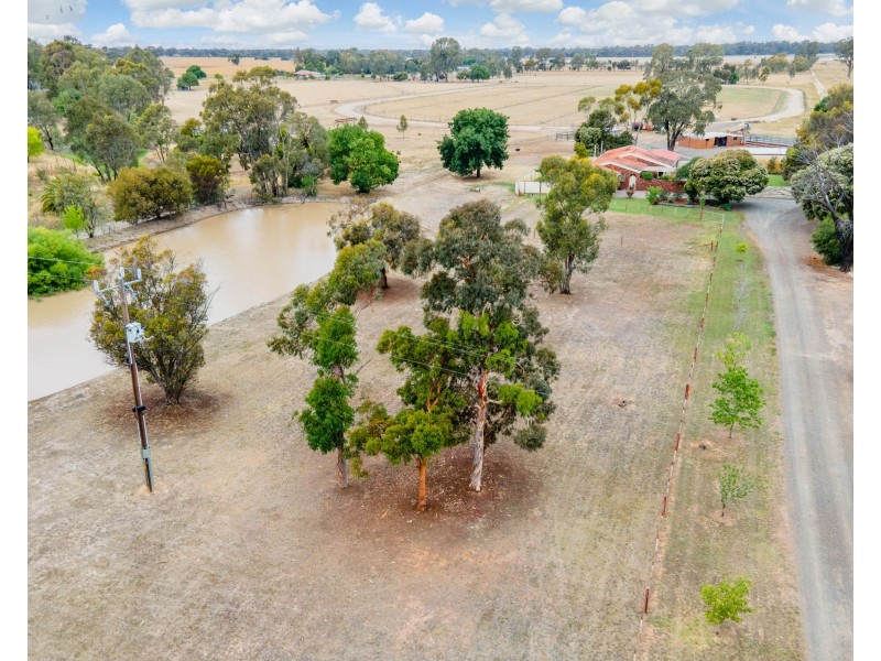 130 River Road, Kialla VIC 3631
