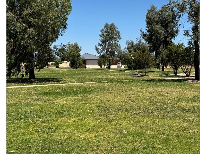 27 Wilgarning Drive, Kialla VIC 3631