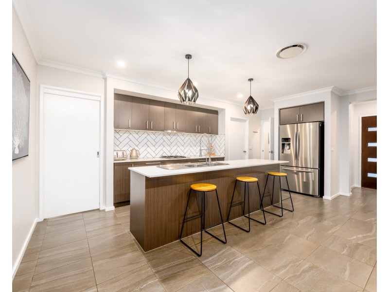 6 PERTOBE DRIVE, Kialla VIC 3631