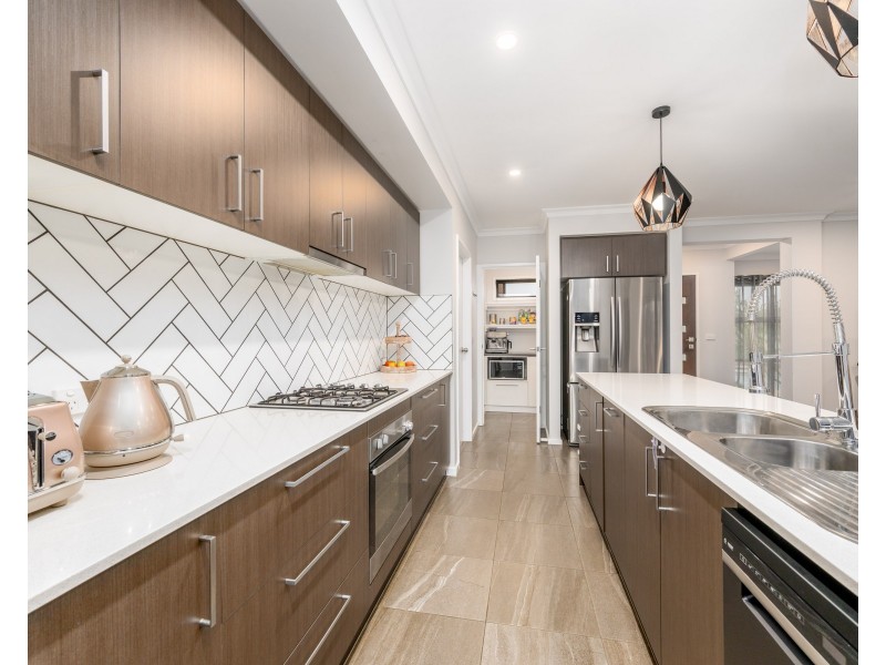 6 PERTOBE DRIVE, Kialla VIC 3631