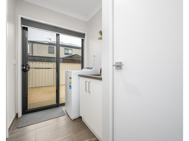 6 PERTOBE DRIVE, Kialla VIC 3631