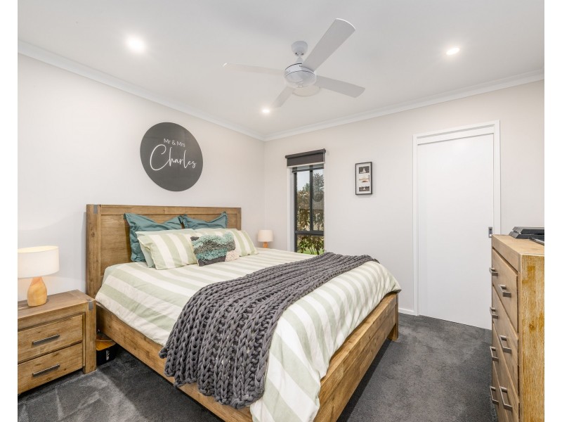 6 PERTOBE DRIVE, Kialla VIC 3631