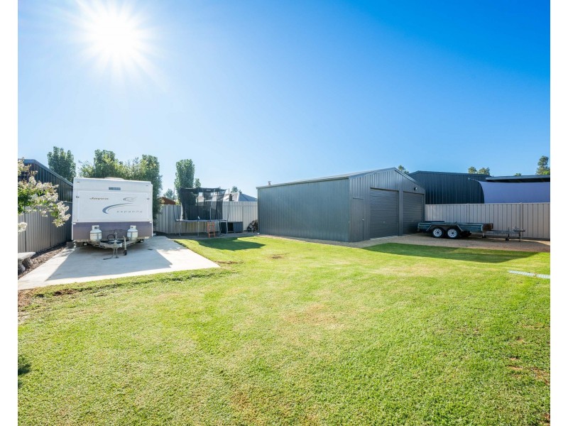 6 PERTOBE DRIVE, Kialla VIC 3631