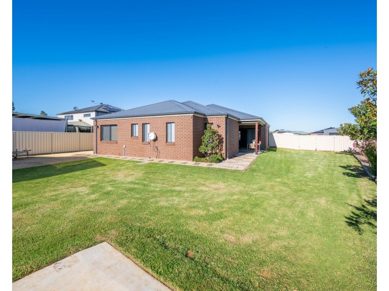 6 PERTOBE DRIVE, Kialla VIC 3631