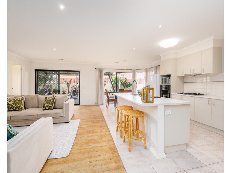 8 Paradise Court, Kialla VIC 3631