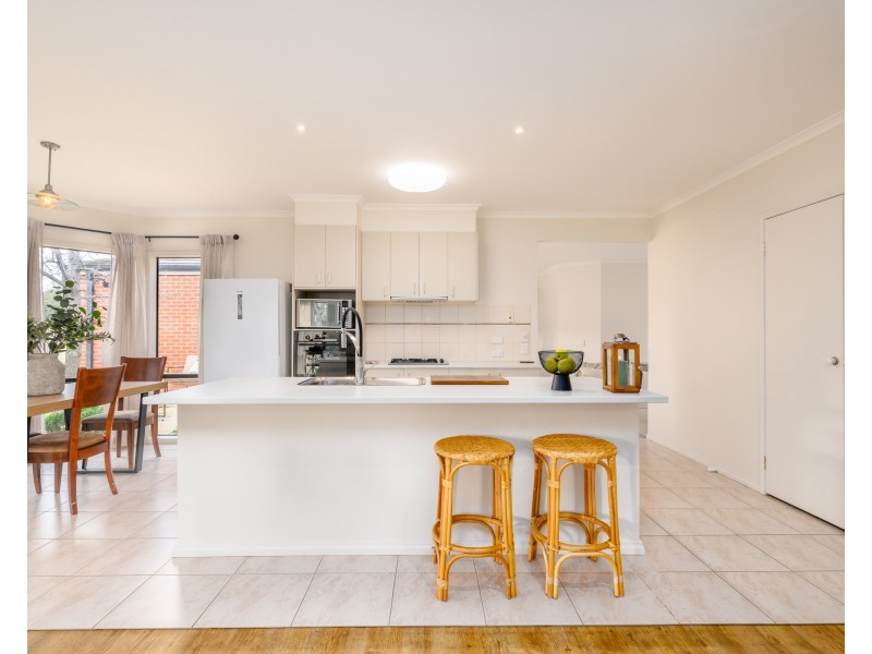 8 Paradise Court, Kialla VIC 3631