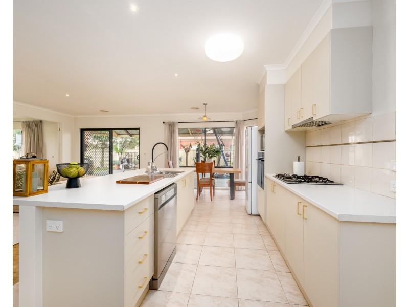 8 Paradise Court, Kialla VIC 3631