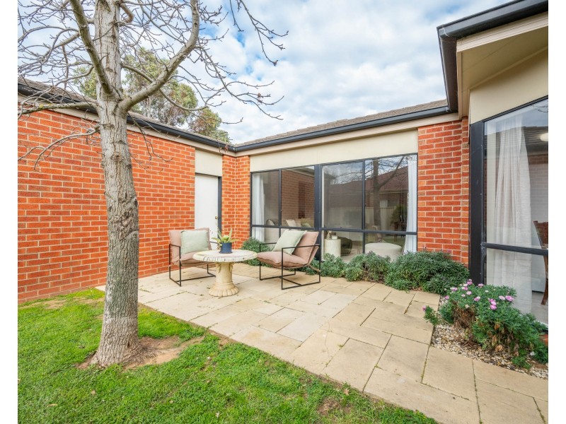 8 Paradise Court, Kialla VIC 3631