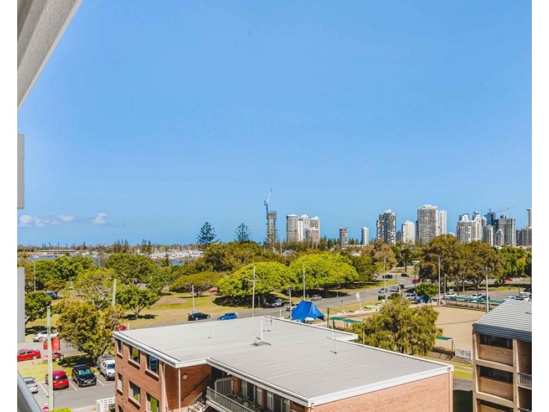 5c/10 Marine Parade, Southport QLD 4215