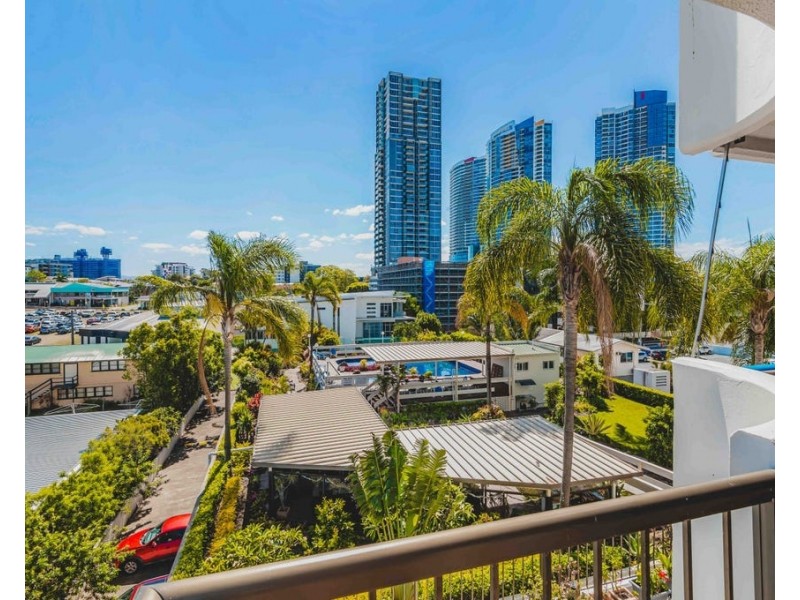 5c/10 Marine Parade, Southport QLD 4215