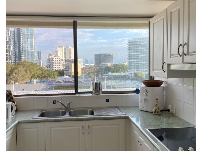 5c/10 Marine Parade, Southport QLD 4215