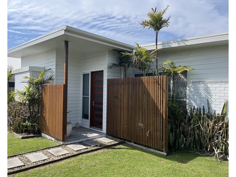2A Blue Horizon Drive, Casuarina NSW 2487