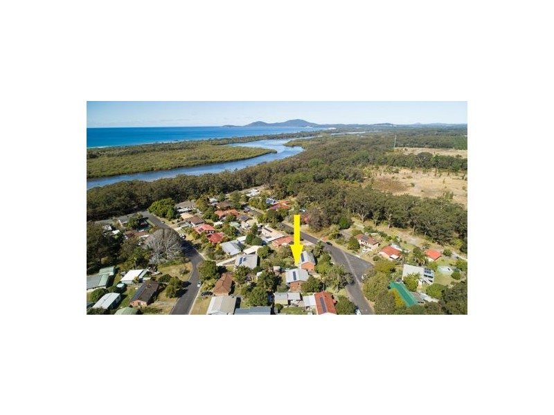 18 Nineteenth Ave, Stuarts Point NSW 2441