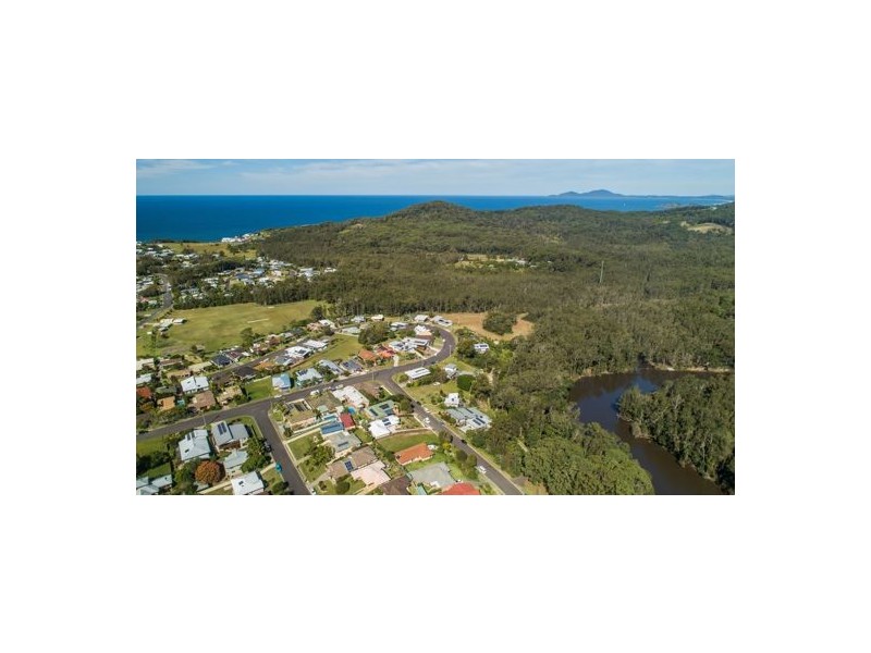 25 River Oak Crescent, Scotts Head NSW 2447