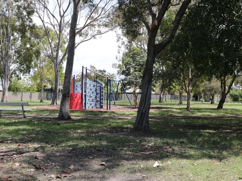 20 Barnard Street, Biggera Waters QLD 4216