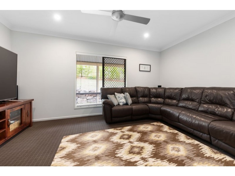 30 Woodland Avenue, Mount Nathan QLD 4211