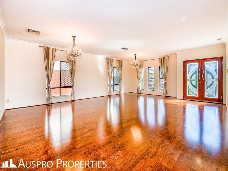 7 Beechwood Cl, Stretton QLD 4116