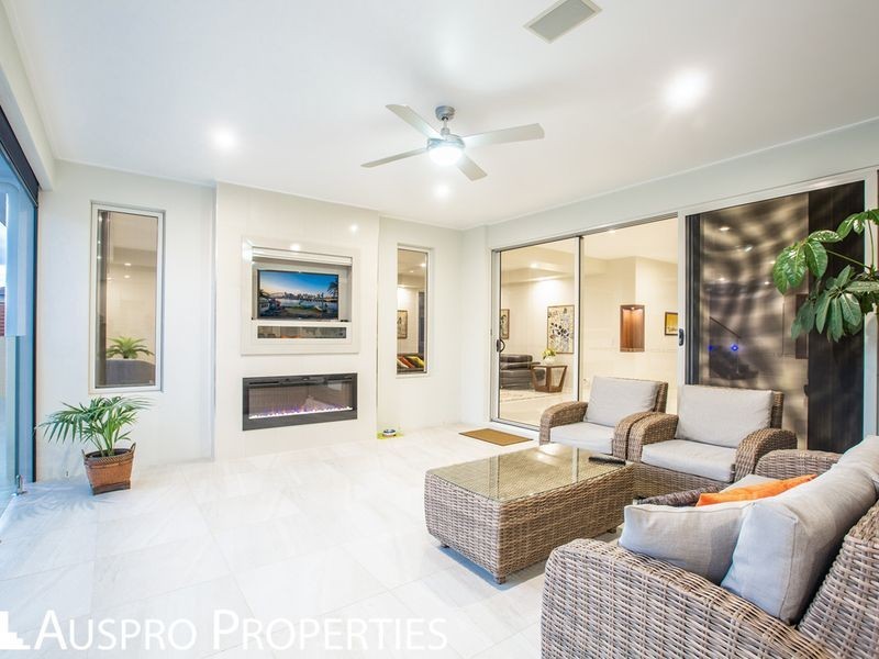 27 Elderbury Place, Stretton QLD 4116