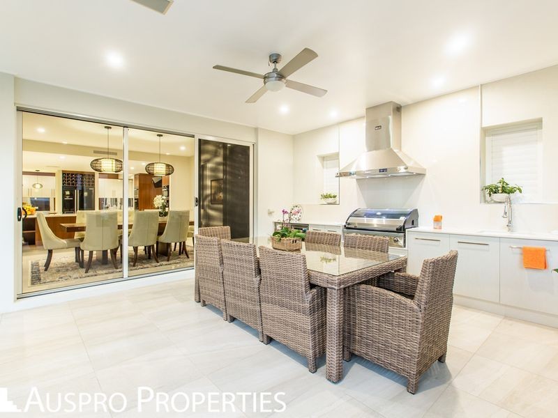 27 Elderbury Place, Stretton QLD 4116