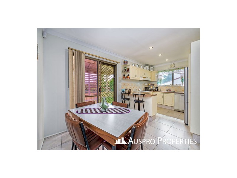 398 Warrigal Rd, Eight Mile Plains QLD 4113