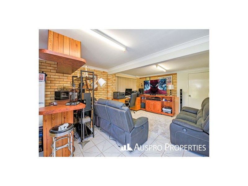 398 Warrigal Rd, Eight Mile Plains QLD 4113